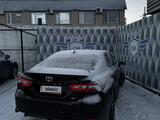 Toyota Camry 2019 года за 7 500 000 тг. в Уральск – фото 2