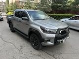 Toyota Hilux 2023 годаүшін23 500 000 тг. в Алматы
