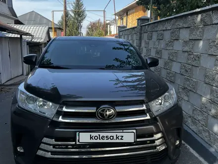 Toyota Highlander 2019 года за 16 000 000 тг. в Алматы