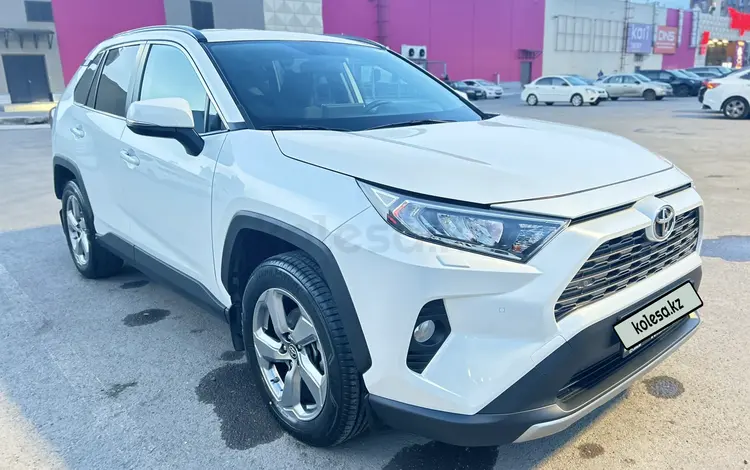 Toyota RAV4 2020 годаfor15 000 000 тг. в Астана