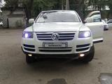 Volkswagen Touareg 2005 года за 6 500 000 тг. в Алматы – фото 2