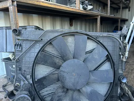 Радиатор охлаждения как новая из Японии W220 за 45 000 тг. в Алматы – фото 3