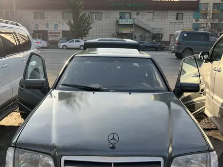 Mercedes-Benz C 180 1995 года за 1 600 000 тг. в Алматы