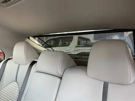 Toyota Camry 2023 года за 13 000 000 тг. в Атырау – фото 11
