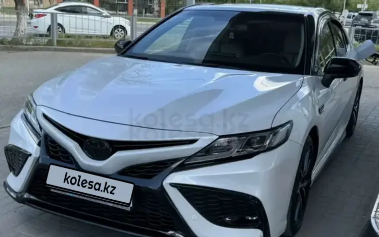Toyota Camry 2023 года за 13 000 000 тг. в Атырау