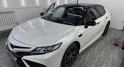 Toyota Camry 2023 года за 13 000 000 тг. в Атырау – фото 2