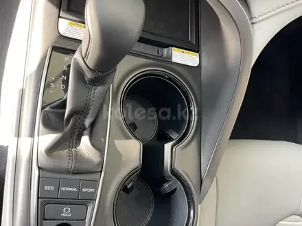 Toyota Camry 2023 года за 13 000 000 тг. в Атырау – фото 7