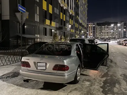 Mercedes-Benz E 320 2001 года за 5 000 000 тг. в Астана – фото 2