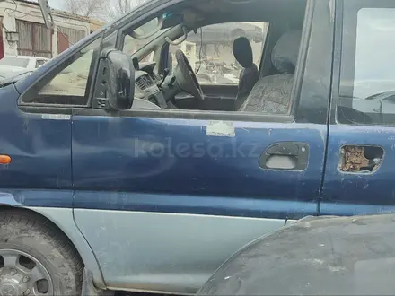 Дверь передняя левая для Mitsubishi Delica за 15 000 тг. в Тараз