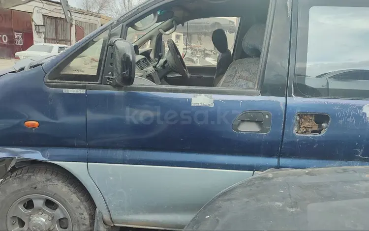 Дверь передняя левая для Mitsubishi Delica за 15 000 тг. в Тараз