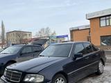 Mercedes-Benz C 200 1995 года за 1 800 000 тг. в Астана – фото 2