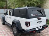 Jeep Gladiator 2022 года за 37 755 555 тг. в Атырау – фото 3