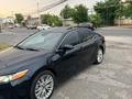 Toyota Camry 2019 года за 13 600 000 тг. в Шымкент – фото 2