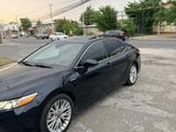 Toyota Camry 2019 года за 13 600 000 тг. в Шымкент – фото 2