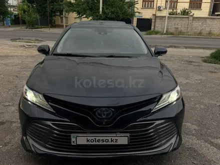 Toyota Camry 2019 года за 13 600 000 тг. в Шымкент