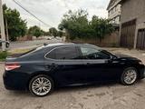 Toyota Camry 2019 года за 13 600 000 тг. в Шымкент – фото 3