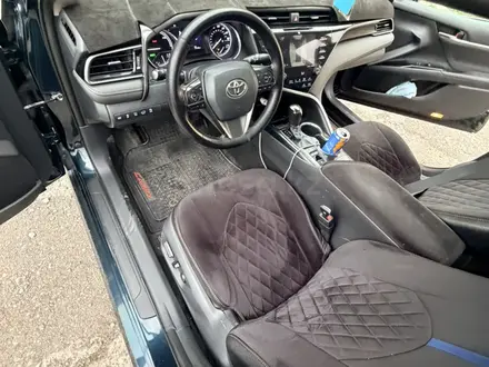 Toyota Camry 2019 года за 13 600 000 тг. в Шымкент – фото 6