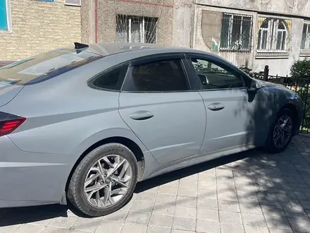 Hyundai Sonata 2021 года за 9 500 000 тг. в Алматы – фото 2