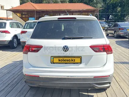 Volkswagen Tiguan 2021 года за 11 588 000 тг. в Алматы – фото 5