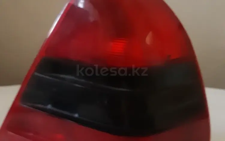 Задний фонарь на Mercedes 180 за 20 000 тг. в Актау