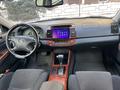 Toyota Camry 2003 года за 6 200 000 тг. в Актобе – фото 11