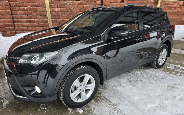 Toyota RAV4 2015 года за 11 300 000 тг. в Актобе