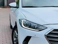 Hyundai Elantra 2018 годаfor7 700 000 тг. в Алматы – фото 3