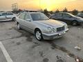Mercedes-Benz E 230 1997 года за 4 300 000 тг. в Алматы – фото 30