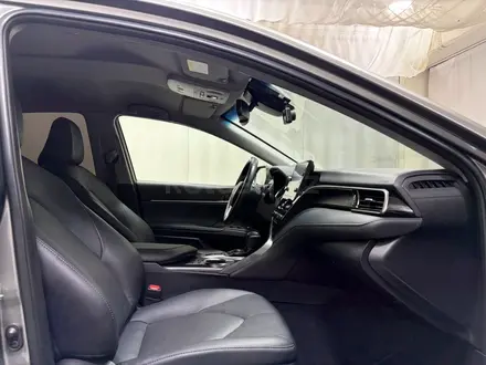 Toyota Camry Luxe 2023 года за 18 300 000 тг. в Алматы – фото 6
