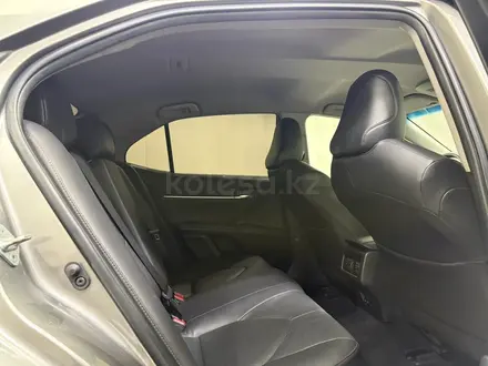 Toyota Camry Luxe 2023 года за 18 300 000 тг. в Алматы – фото 7