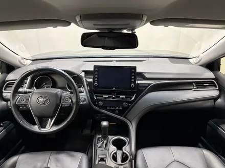 Toyota Camry Luxe 2023 года за 18 300 000 тг. в Алматы – фото 8