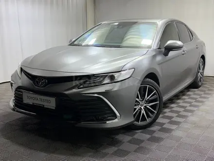 Toyota Camry Luxe 2023 года за 18 300 000 тг. в Алматы