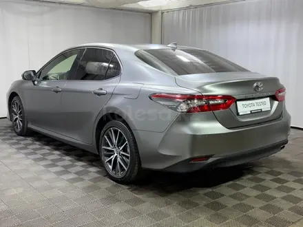 Toyota Camry Luxe 2023 года за 18 300 000 тг. в Алматы – фото 2