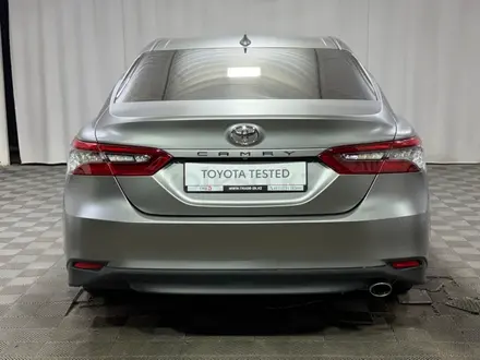 Toyota Camry Luxe 2023 года за 18 300 000 тг. в Алматы – фото 4