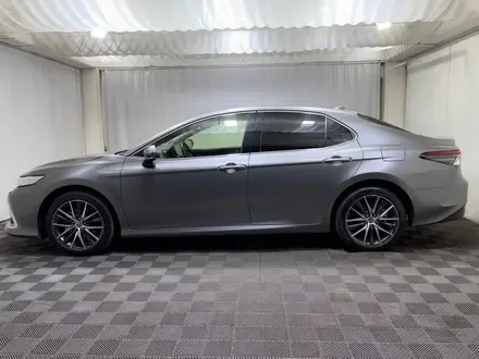 Toyota Camry Luxe 2023 года за 18 300 000 тг. в Алматы – фото 3