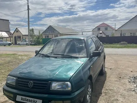 Volkswagen Vento 1996 годаүшін1 200 000 тг. в Уральск – фото 2