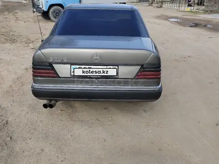 Mercedes-Benz E 300 1994 года за 1 700 000 тг. в Конаев (Капшагай) – фото 2