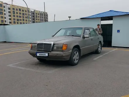Mercedes-Benz E 260 1991 года за 1 020 000 тг. в Алматы