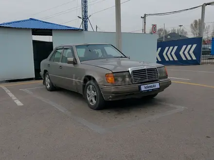 Mercedes-Benz E 260 1991 года за 890 000 тг. в Алматы – фото 2