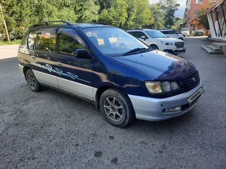 Toyota Ipsum 1997 года за 3 200 000 тг. в Риддер