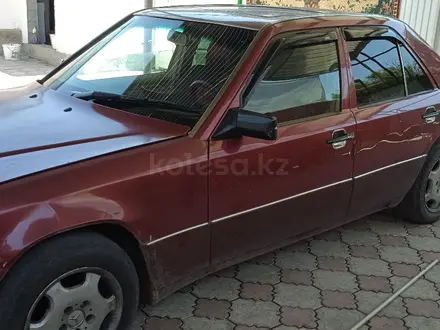 Mercedes-Benz E 200 1992 года за 1 100 000 тг. в Шу – фото 2