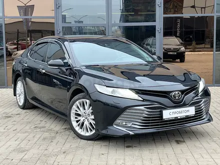 Toyota Camry 2021 года за 15 850 000 тг. в Уральск – фото 3