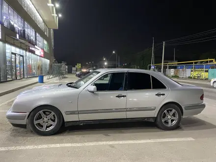 Mercedes-Benz E 280 1998 года за 2 850 000 тг. в Алматы – фото 3