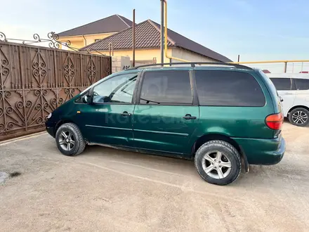 Volkswagen Sharan 1997 года за 1 700 000 тг. в Актау – фото 3