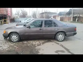 Mercedes-Benz E 230