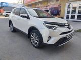 Toyota RAV4 2016 годаүшін11 800 000 тг. в Алматы