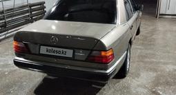 Mercedes-Benz E 200 1992 года за 2 100 000 тг. в Караганда – фото 4