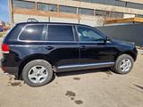 Volkswagen Touareg 2004 года за 5 700 000 тг. в Петропавловск – фото 5