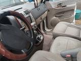 Kia Carnival 2001 года за 1 500 000 тг. в Шымкент – фото 2