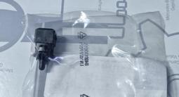 Датчик температура воздуха Mercedes-Benz A0115429617 за 25 091 тг. в Алматы – фото 2